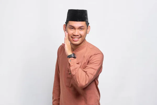 Portret Van Aziatische Moslim Man Hand Mond Vertellen Geheim Fluisteren — Stockfoto