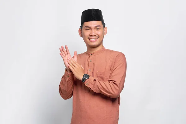 Smiling Asian Muslim Man Clapping Hands Looking Camera Isolated White — Stock Photo, Image