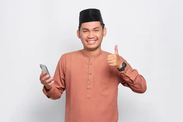 Smiling Young Asian Muslim Man Holding Mobile Phone Making Thumb — Stock Photo, Image