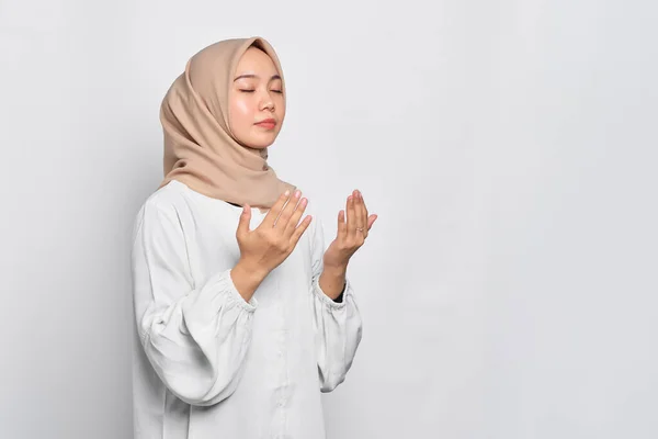Portrait Asian Muslim Woman Praying Open Arm Isolated White Background — Stock Photo, Image
