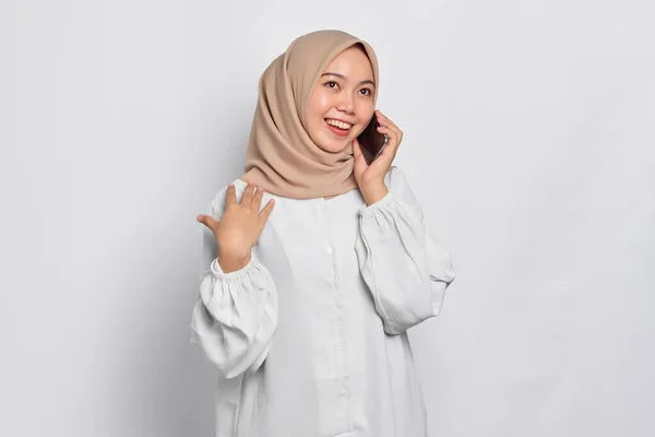 Smiling Young Asian Muslim Woman Talking Mobile Phone Isolated White — Stok Foto