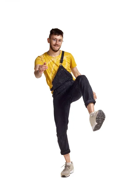 Full-length portrait of a funny guy dancing in studio isolated on white background. — Stock Photo, Image