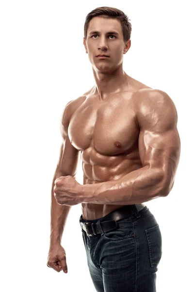 Muskulös Stilig Ung Man Med Naken Överkropp Isolerad Vit Bakgrund — Stockfoto