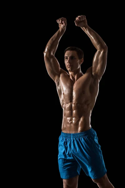 Kas Uygun Genç Vücut Geliştirmeci Fitness Erkek Modeli Siyah Arka — Stok fotoğraf