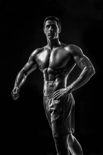 Muskulös Och Passar Unga Bodybuilder Fitness Manliga Modell Poserar Över — Stockfoto