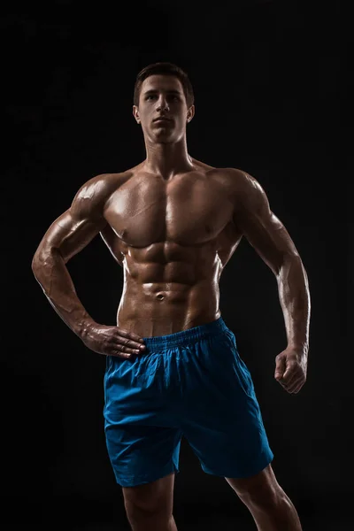 Muscular Ajuste Jovem Fisiculturista Fitness Modelo Masculino Posando Sobre Fundo — Fotografia de Stock