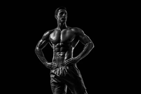 Muskularny Fit Młody Kulturysta Fitness Męski Model Pozowanie Czarnym Tle — Zdjęcie stockowe
