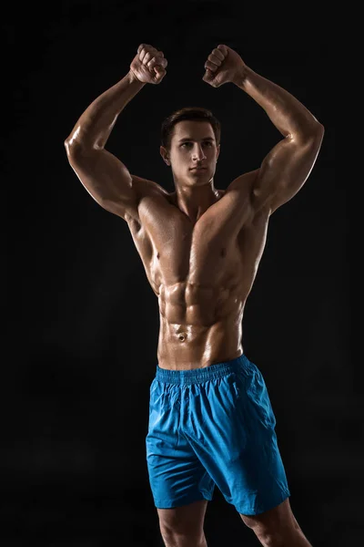 Muscular Ajuste Jovem Fisiculturista Fitness Modelo Masculino Posando Sobre Fundo — Fotografia de Stock