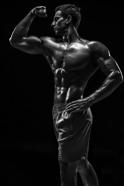 Muskulös Och Passform Ung Bodybuilder Fitness Manliga Modell Poserar Över — Stockfoto