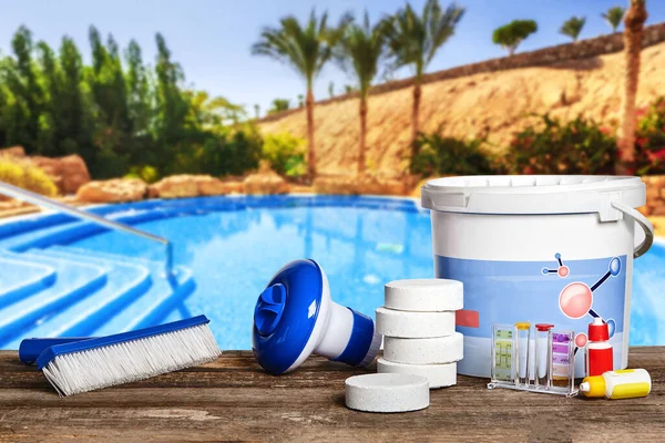 Excelente Equipo Con Productos Limpieza Química Herramientas Para Mantenimiento Piscina —  Fotos de Stock