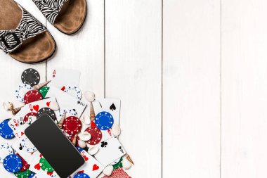 Blog sosyal medya poker sonrası. Yukarıdan kopya alanı ile görüntüleyin. Banner şablon düzeni mockup online casino için. Ahşap beyaz masa, çalışma alanı üzerinde üstten görünüm. Online casino ve kumar için Banner