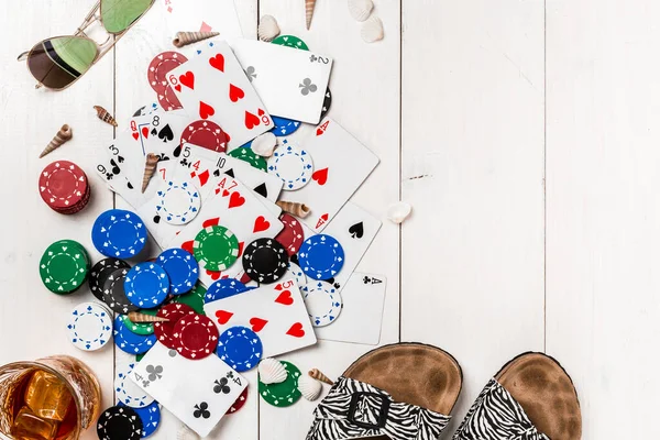 Играет Покер Чипсы Карты Кости Рядом Планшет Белом Деревянном Столе — стоковое фото