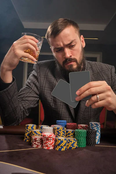 Bearded Male Gray Suit Playing Poker Sitting Table Casino Smoke — Φωτογραφία Αρχείου