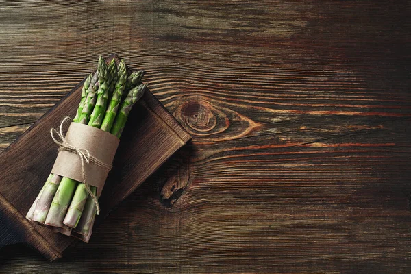 Bunch Edible Juicy Sprouts Asparagus Wooden Background Fresh Green Vegetables — Φωτογραφία Αρχείου