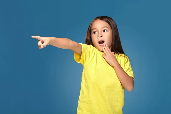 Cute Girl Shows Her Finger Blue Background — Foto de Stock