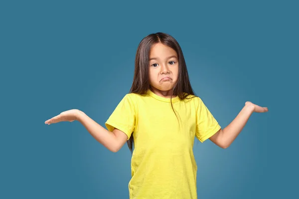 Surprised Child Girl Spread Arms Blue Background — ストック写真