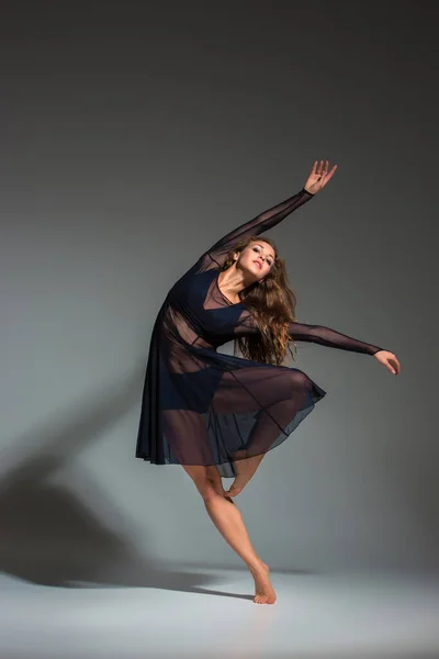 Young Beautiful Dancer Black Dress Posing Dark Gray Studio Background — ストック写真