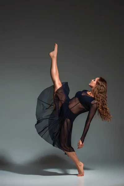 Young Beautiful Dancer Black Dress Posing Dark Gray Studio Background — 스톡 사진