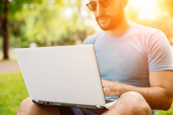 Young Man Using Typing Laptop Computer Summer Grass Freelancer Working — Stock Fotó