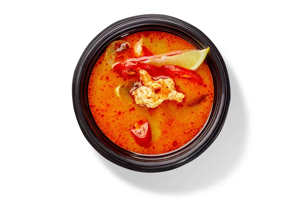 Hot Sur Thai Suppe Tom Yum Gai Med Kylling Rød - Stock-foto