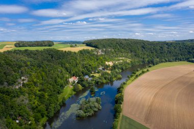 Baharda Bavyera 'da nehir manzarası