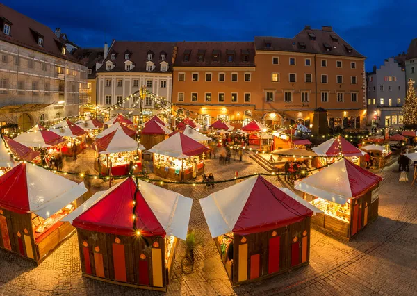 RegensbrugのHaidplatzのクリスマスマーケット — ストック写真