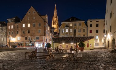 Regensburg 'daki Tuna Adası' na bakın.