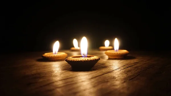 Mum ışığı akşam atmosferindeki karanlığı aydınlattı..