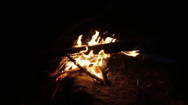 Uma Fogueira Brilhante Fornece Calor Calor Inverno — Fotografia de Stock