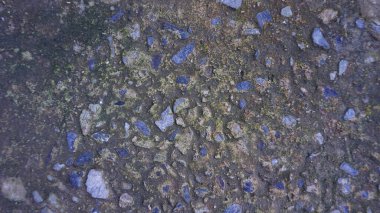 Sert beton yüzey evin yanındaki eski bir geçittir..