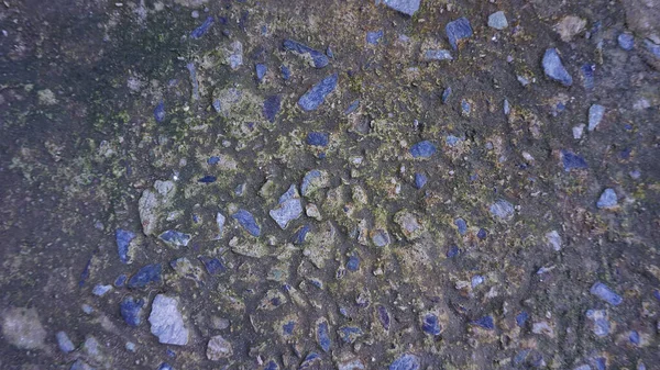 Sert beton yüzey evin yanındaki eski bir geçittir..