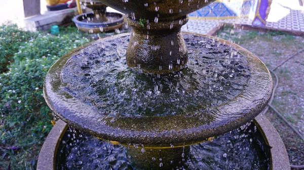 Wassertropfen Einem Topf Schön Und Natürlich Aus Einem Tempel Der — Stockfoto