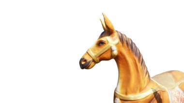 Beyaz arka planda izole edilmiş kahverengi at heykeli sadece at kafası ve kesme yolu at heykeli veya diğer tasarım için.
