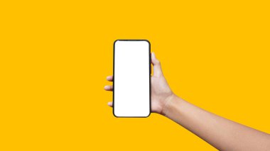 Sarı arkaplanda (kırpma yolu ile izole edilmiş) boş ekran akıllı telefon internet iletişim teknolojisi)