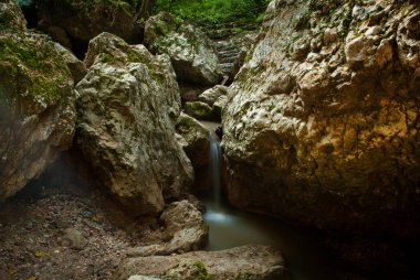 Adygea dağlarında seyahat et.