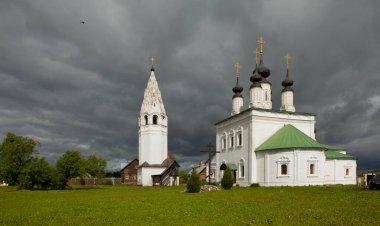 Suzdal şehrinin antik tapınakları ve manastırları. Rusya
