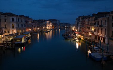 Venedik suyun üzerinde eşsiz bir şehir, İtalya 'nın en şaşırtıcı ve gizemli şehri.