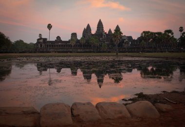 Angkor Wat Kamboçya 'da büyük bir Hindu tapınağı kompleksi..