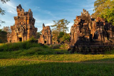 Angkor Wat Kamboçya 'da büyük bir Hindu tapınağı kompleksi.