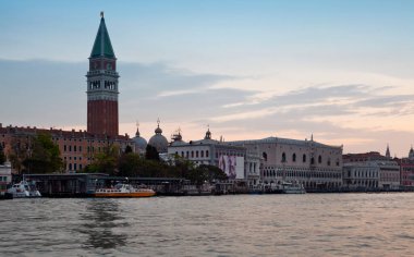 Venedik suyun üzerinde eşsiz bir şehir, İtalya 'nın en şaşırtıcı ve gizemli şehri.