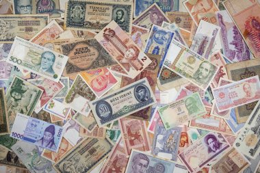 Dünyanın farklı ülkelerinin banknotlarından.