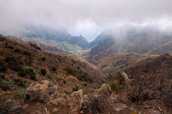 Tenerife adasının dağ manzaraları.
