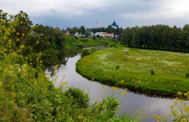 Suzdal şehrinin antik tapınakları ve manastırları. Rusya