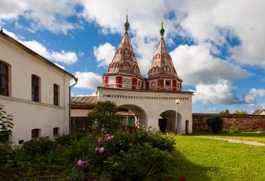 Suzdal şehrinin antik tapınakları ve manastırları. Rusya