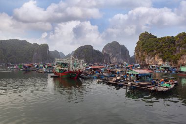 Halong Körfezi ya da Halong Körfezi UNESCO Dünya Mirası Alanı, Vietnam.
