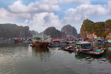 Halong Körfezi ya da Halong Körfezi UNESCO Dünya Mirası Alanı, Vietnam.