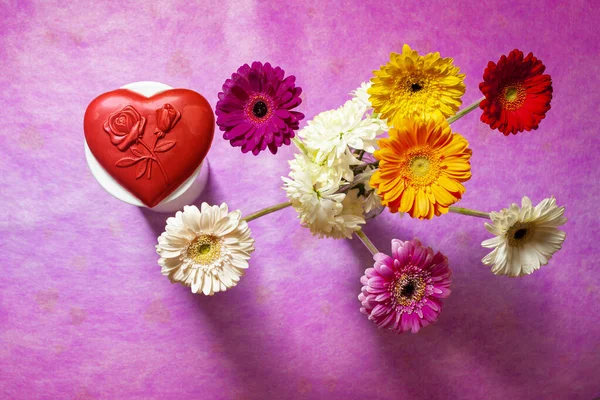 Szív Virágok Gerbera Concept Valentin Nap Vagy Nők Napja Vagy — Stock Fotó