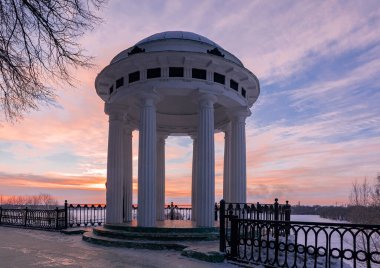 Yaroslavl, Rusya 'nın tarihi şehirlerinden biri olan Altın Halka' nın bir parçasıdır..