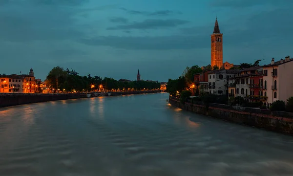 Nocne Miasto Verona Rzeka Adige — Zdjęcie stockowe