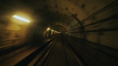 Fast to go through the tunnel underground, the lights of the lanterns flash past
